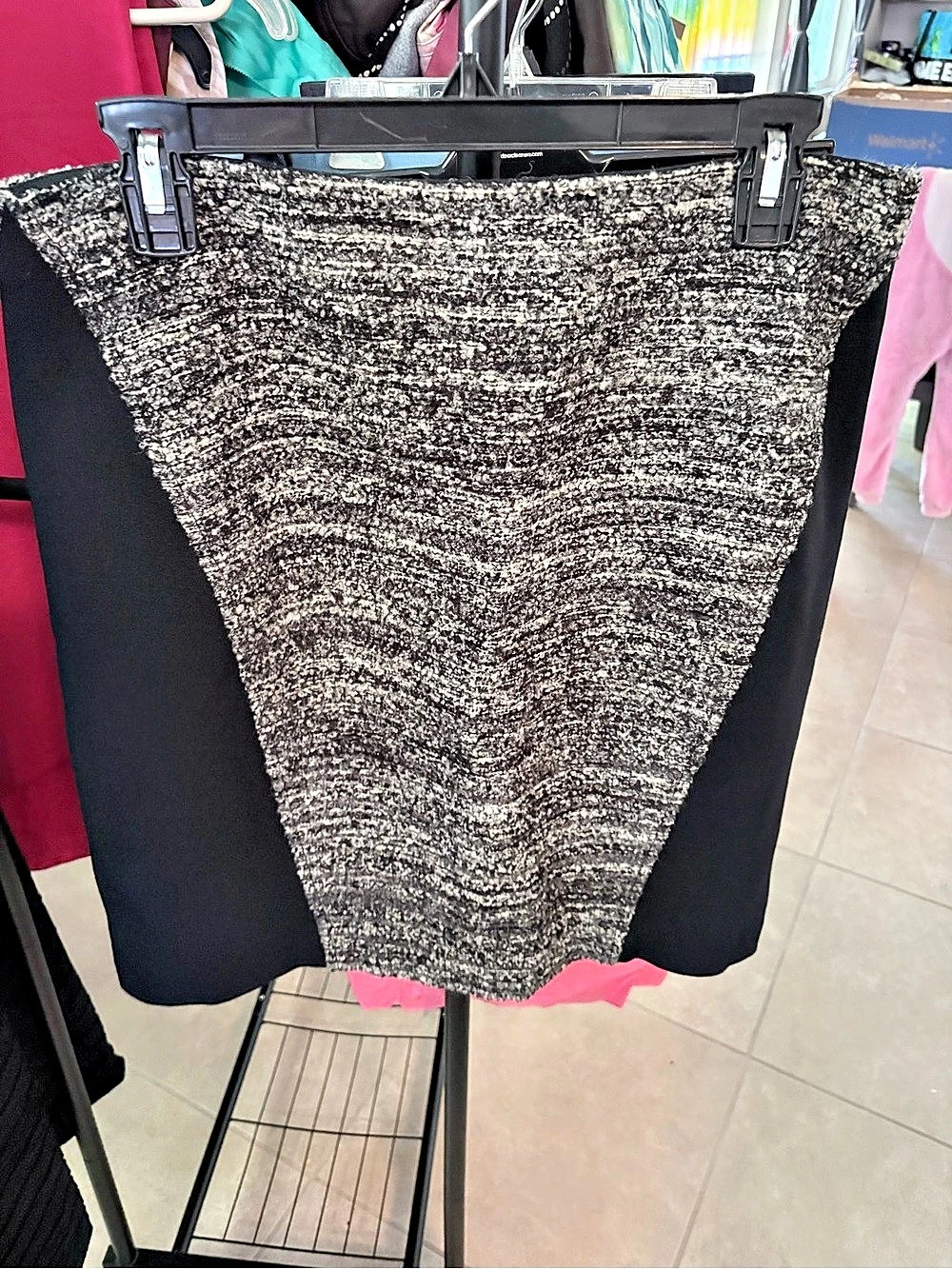 Ann Taylor Abstract Pencil Skirt in Black & White Size 10